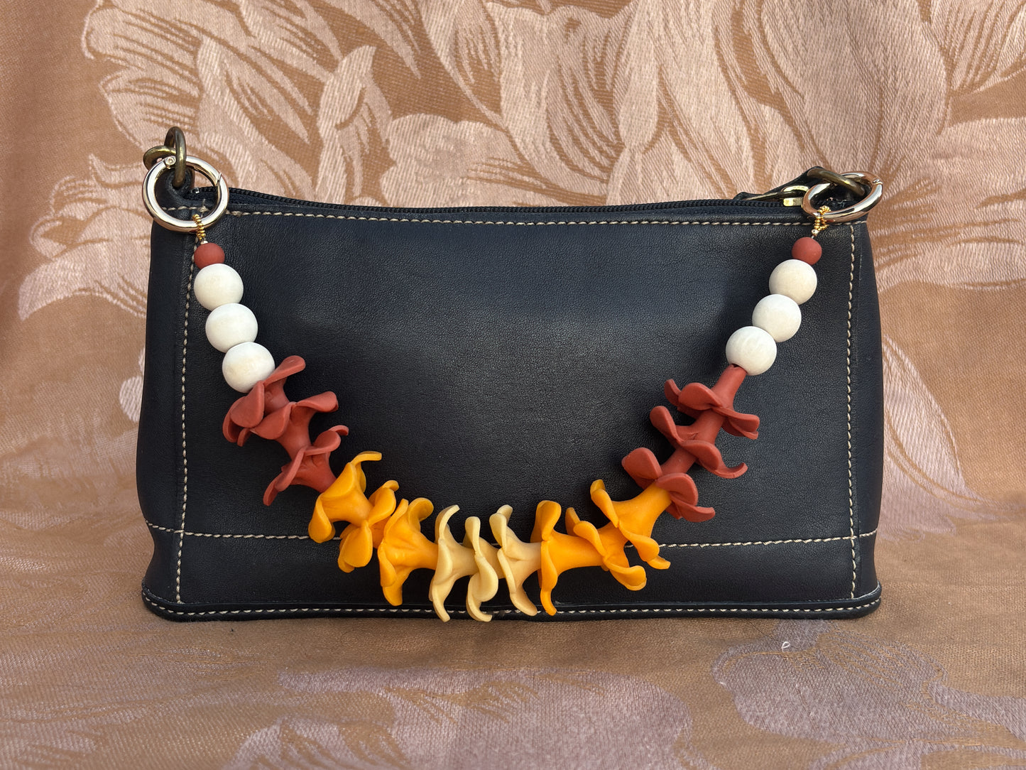 Tri-Ombre Puakenikeni Bag Lei